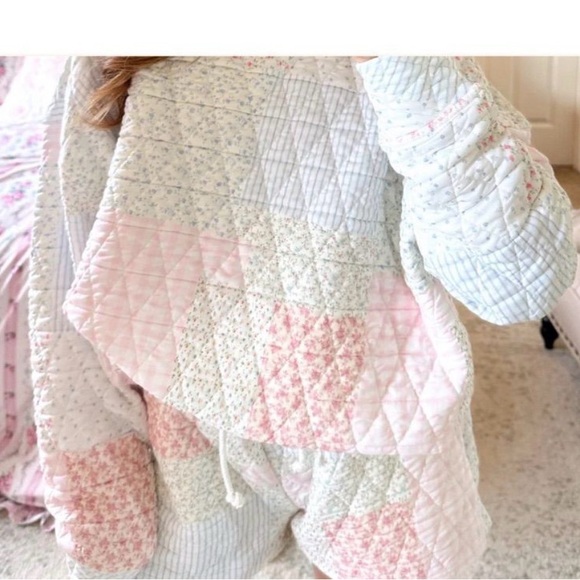 Mock neck Bloggers Favorite Patchwork Quilted Sweater - Picture 2 of 5